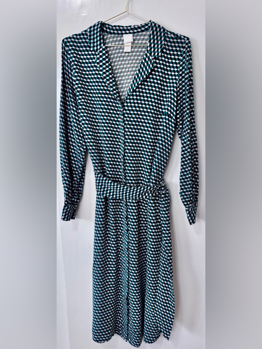 H&M| Optical 3D Geometric Green Black & White Midi v-Neck Long Sleeve Dress Sz 6 - Picture 2 of 7